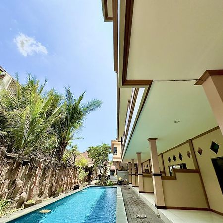 Taxa Raya Guest House Legian  Bagian luar foto