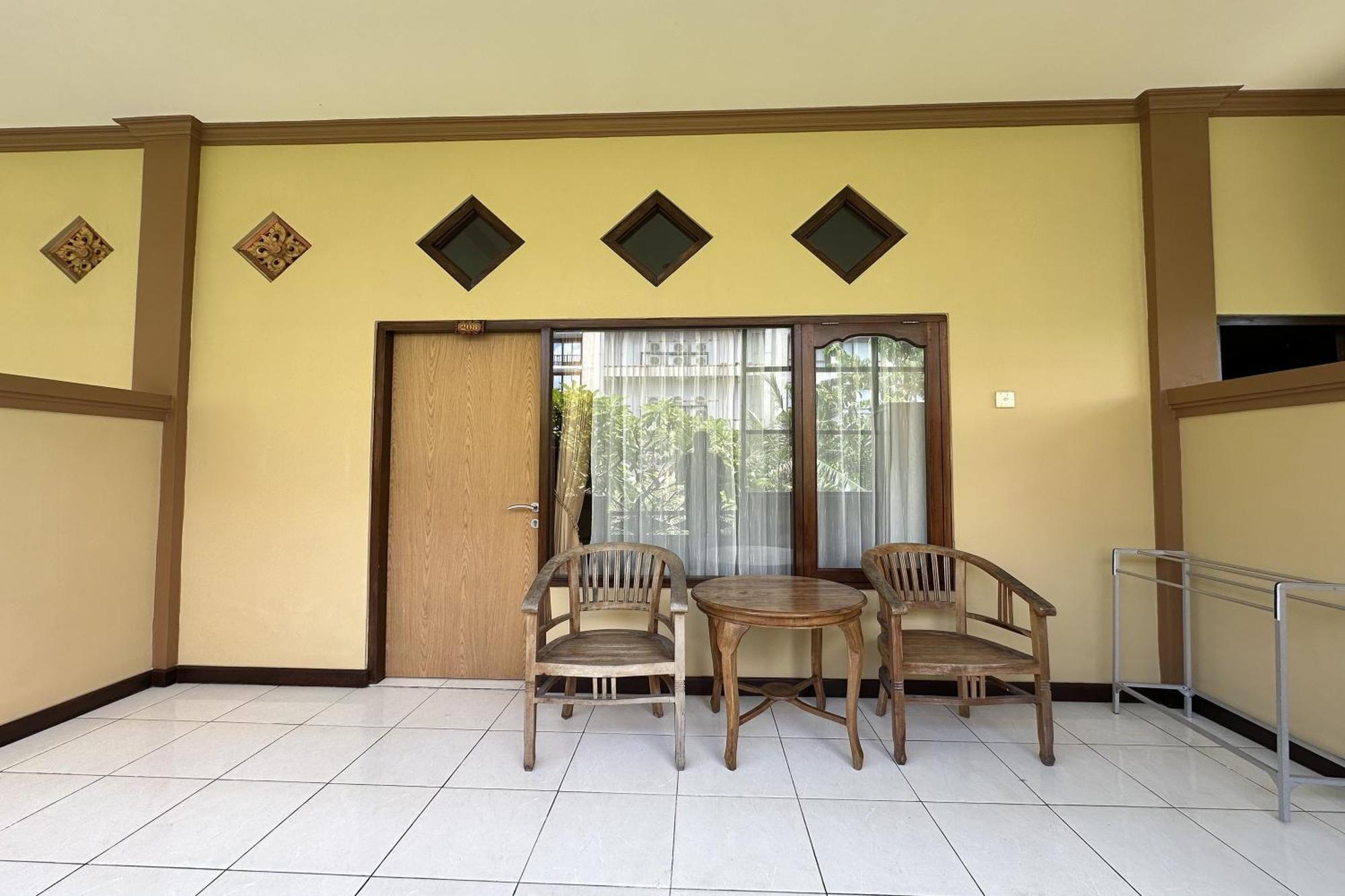 Taxa Raya Guest House Legian  Bagian luar foto