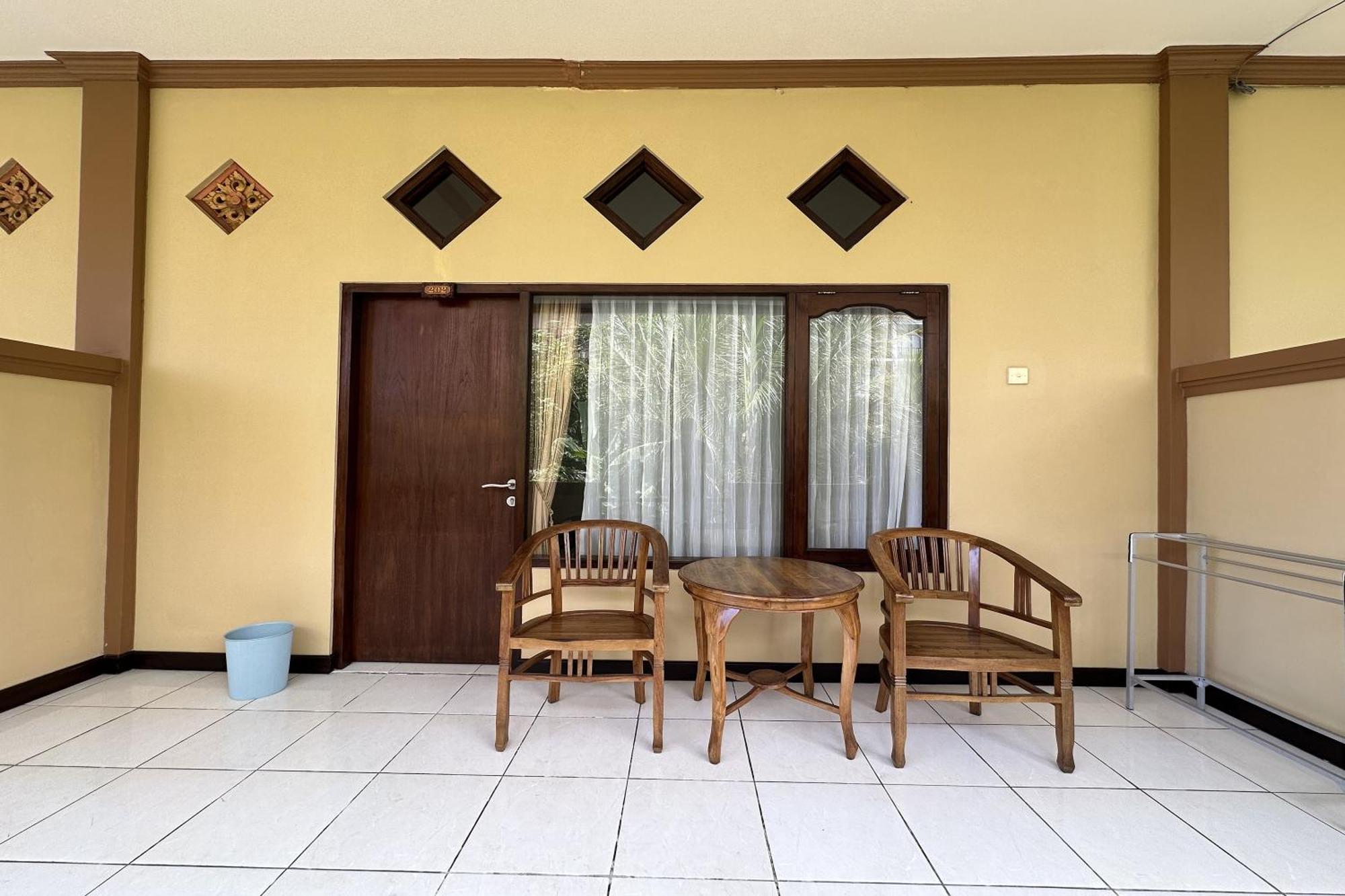 Taxa Raya Guest House Legian  Bagian luar foto