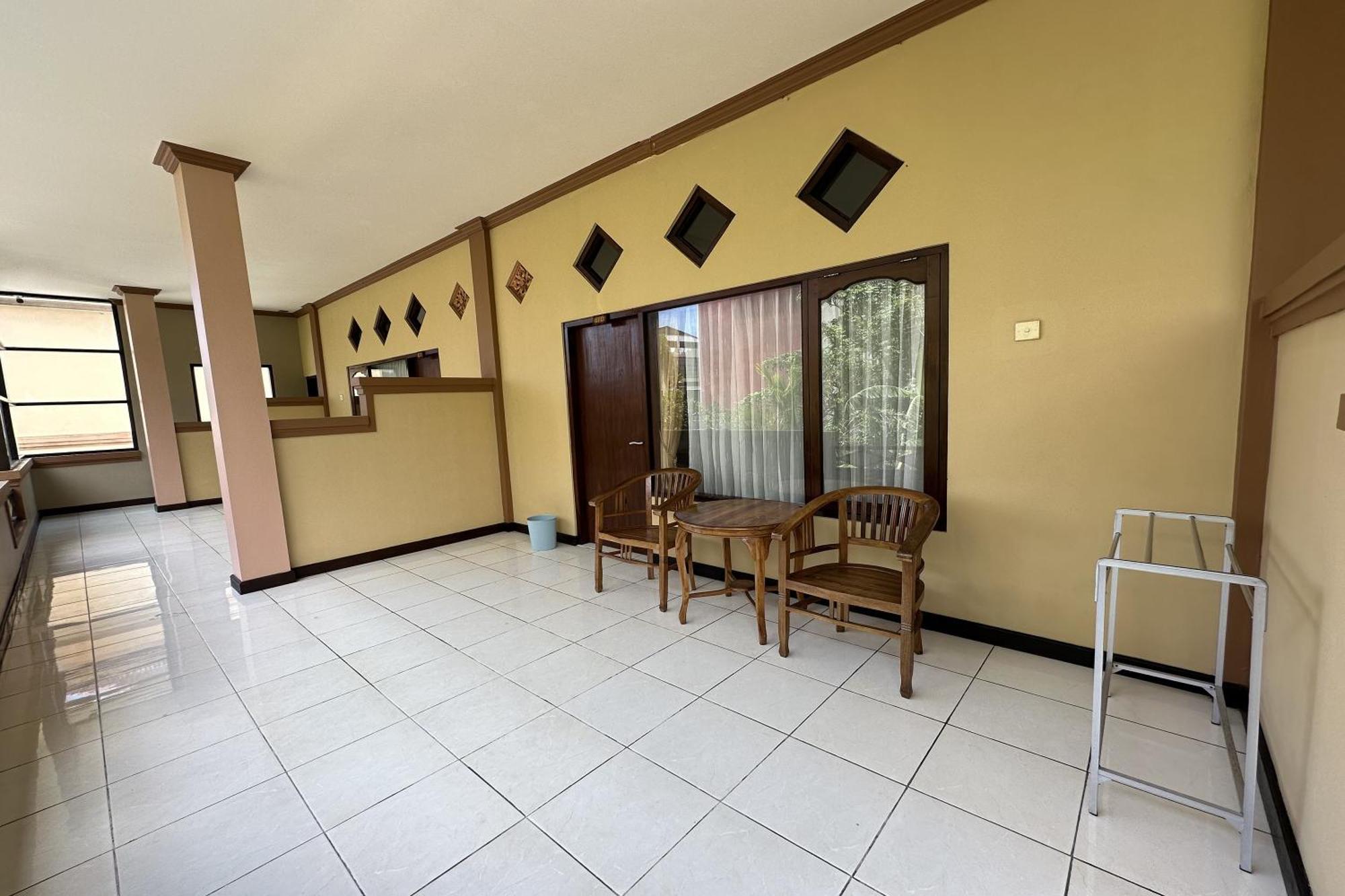 Taxa Raya Guest House Legian  Bagian luar foto