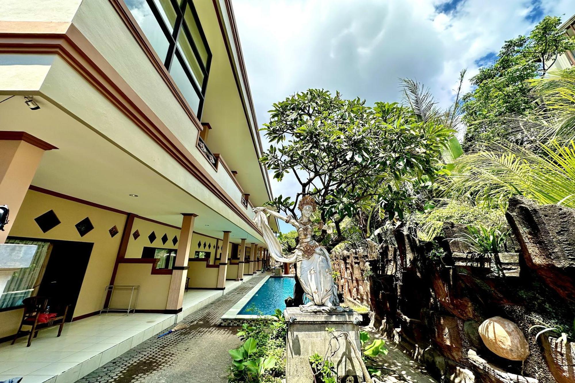 Taxa Raya Guest House Legian  Bagian luar foto